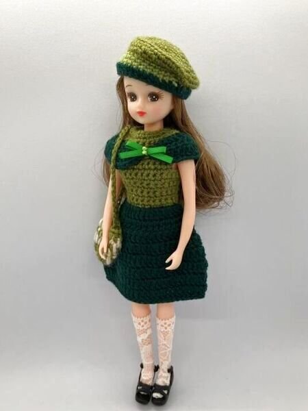 画像1: ジェニーちゃん等27cmサイズやリカちゃんsize『レース編み 緑のベレー帽とワンピースとバッグの3点セット』 (1)