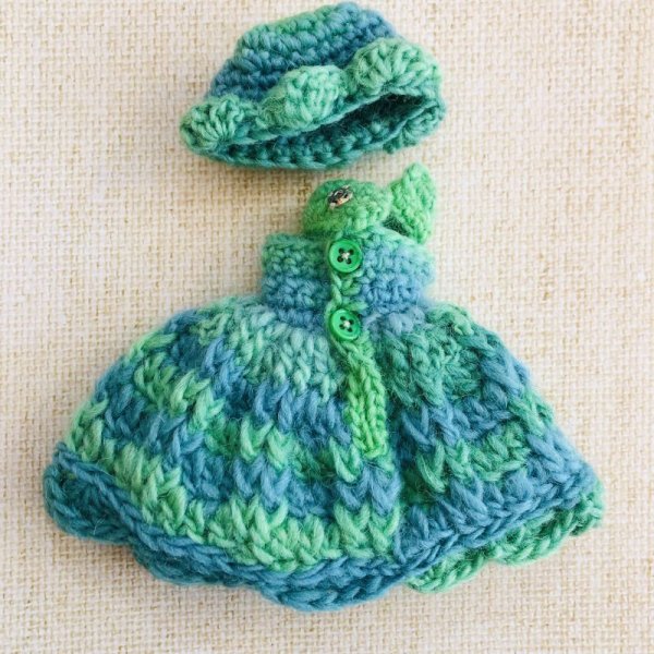 画像2: 『グリーングラデーションのホルターネックニットワンピース&お帽子セット】リカちゃん相当size (2)