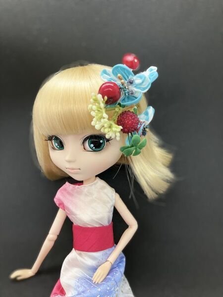 画像2: 巨頭ドールや等身大ドールサイズつまみ細工『 ブルー系模様のつまみ細工Uピンタイプ 』コサージュ ヘアアクセサリー (2)