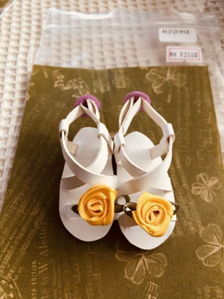 画像4: gohongi様制作　MDDサイズ　サンダル【 ホワイト×イエローローズ 】 (4)