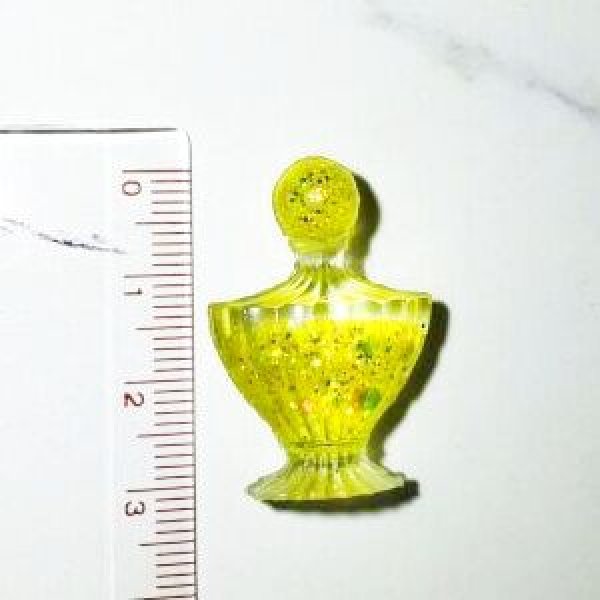 画像3: ろむぅ製作室様 作成 ドールサイズミニチュアオブジェ『 香水瓶　yellow 』 (3)