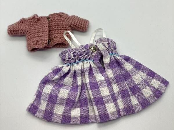 画像2: リカちゃん相当size『紫色ニットとスモッキング刺繍のジャンパースカート』 (2)