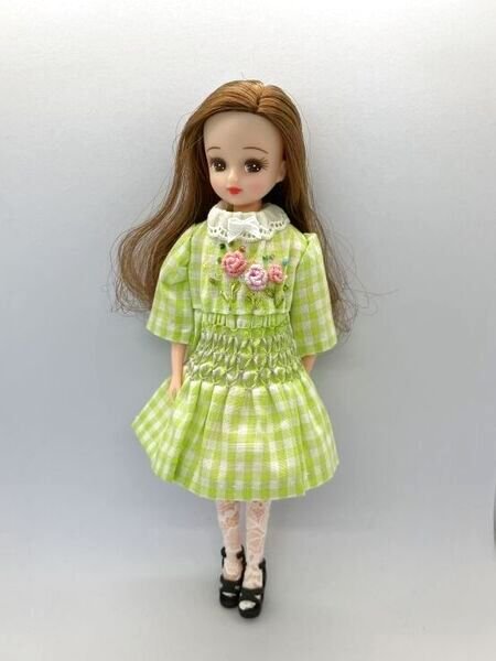作者SANDY様ポップコーンワンピース★ブライスリカちゃん リカちゃん相当size『ライトグリーンチェックにスモッキング刺繍