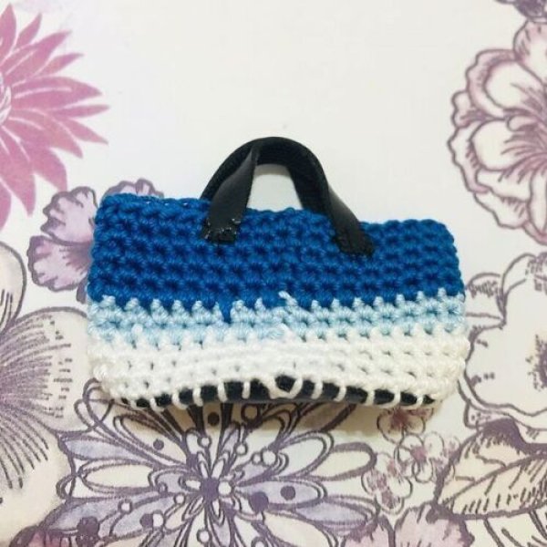 画像1:  1/6ドールサイズバッグ『 ブルーのグラデーションレース編みとレザーのトートバッグ 』 (1)