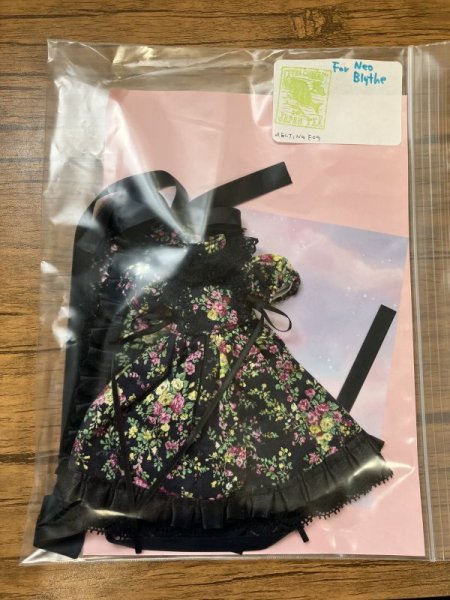 画像4: 『黒ロリィタ花柄ワンピースとヘッドドレスセット』ネオブライス.ブライスサイズ　 (4)