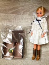 ミニチュア家具『1/6スケールシェルフとカゴ.ミニチュア家具