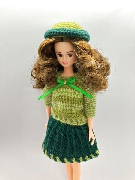 画像1: ジェニーちゃん等27cm相当ドールsize『レース編み緑のお帽子とスカートのセット』 (1)
