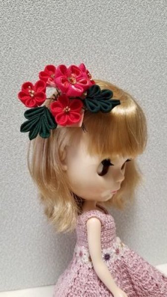 画像4: 巨頭ドールや等身大ドールサイズつまみ細工のかんざし『 艶やかな紅梅ユーピンタイプ 』 (4)