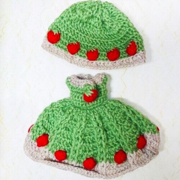 画像2: ネオブライスsize『イチゴのポンポンニット帽とワンピースセット』 (2)