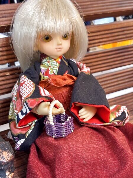 画像2:  1/6ドール又は1/12ドールサイズカゴバッグ『パープル小さめ持ち手ホワイト』 (2)