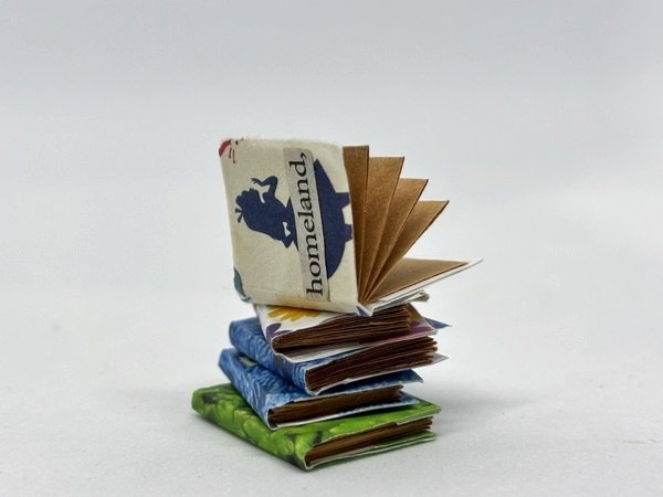 画像4:  1/6サイズ又は1/12ドールサイズ豆本『豆本5冊セット』2cm×1.5cm×0.3cm (4)