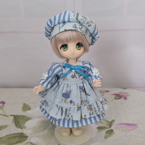 画像1: オビツ11ねんどろいどどーる共用サイズ　ワンピース&サイズ違いベレー帽2点セット『ブルー』 (1)