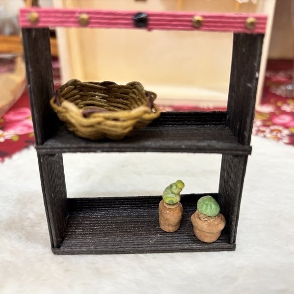 画像2: ミニチュア家具『1/12スケールのオープンシェルフと多肉植物とバスケットのセット』 (2)