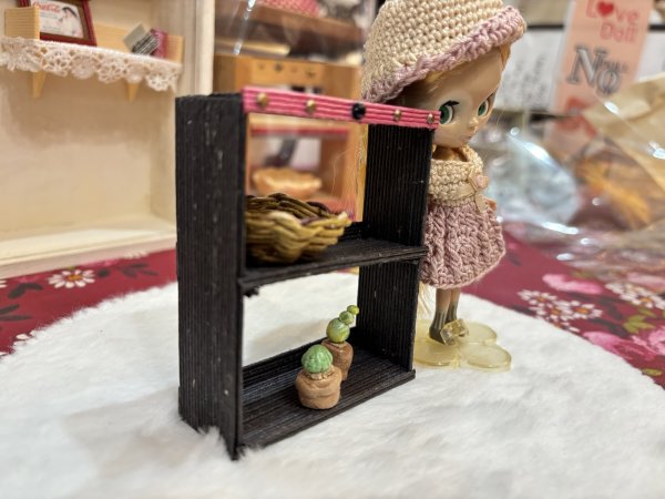 画像5: ミニチュア家具『1/12スケールのオープンシェルフと多肉植物とバスケットのセット』 (5)