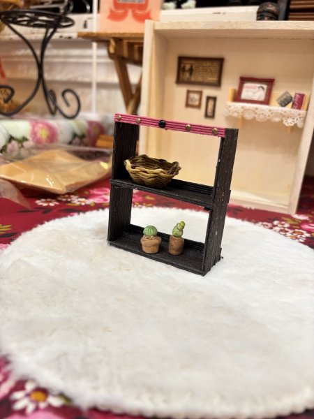 画像4: ミニチュア家具『1/12スケールのオープンシェルフと多肉植物とバスケットのセット』 (4)