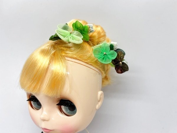 画像4: 巨頭ドールや等身大ドールさんサイズつまみ細工『 緑色のオーガンジーUピンタイプ2点セット 』ヘアアクセサリー.コサージュにも (4)