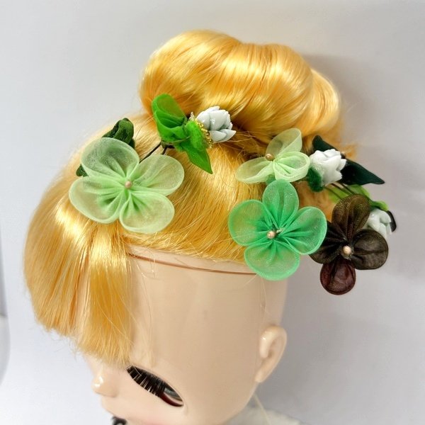 画像3: 巨頭ドールや等身大ドールさんサイズつまみ細工『 緑色のオーガンジーUピンタイプ2点セット 』ヘアアクセサリー.コサージュにも (3)