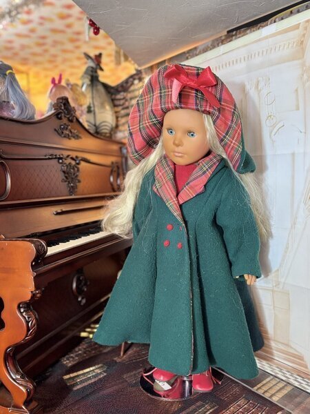 画像2: 【冬の装い】日焼け肌のブロンド少女　48cm (2)