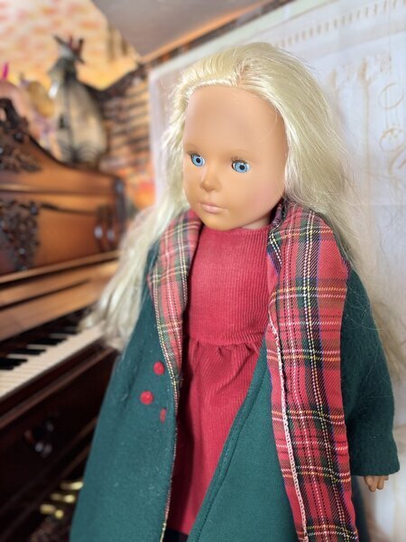 画像4: 【冬の装い】日焼け肌のブロンド少女　48cm (4)