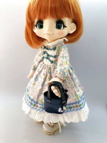 画像2: 1/6ドールサイズバッグ『 ブラックレザーに白いお花のチャームトートバッグ 』 (2)