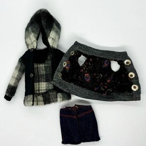 画像4: はっぴーしょっぷ様制作ネオブライスサイズof【ダウンベストとパーカーとスカート3点セット】 (4)