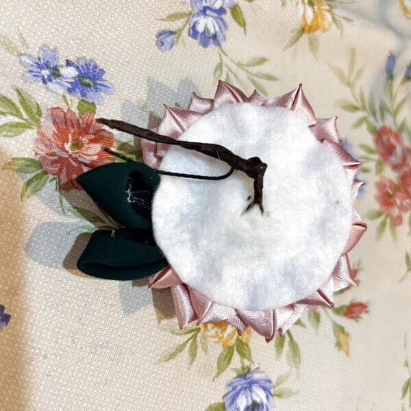 画像3: SALE!巨頭ドールや等身大ドールさんサイズつまみ細工『 ピンク色の大輪クリップタイプ 』ヘアアクセサリー.コサージュにも (3)