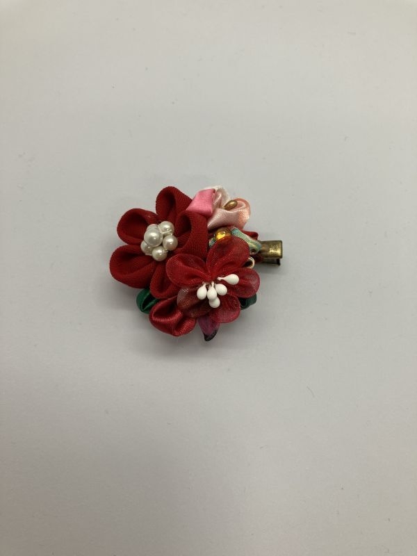 花布糸様 作成オーガンジーのつまみ細工『 赤色系の梅の花のつまみ細工2つセット 』ヘアアクセサリー N's dollCafe